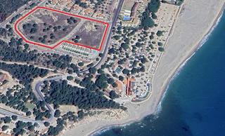 Terrain résidentiel à Via augusta 120. Suelo hotelero, proyecto de hotel con 216 habitaciones en cala d