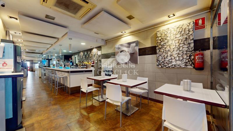 Foto bbe9cb9c-c46a-45c8-8c80-452aa69cfede. Traspàs local comercial a rambla nova 110 a Eixample Tarragona