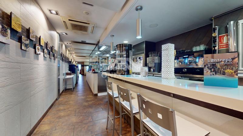 Foto f4485003-478c-498e-bf90-34530d06694a. Traspaso local comercial en rambla nova 110 restaurante l'entrepà en rambla nova, a pleno rendimiento en Tarragona