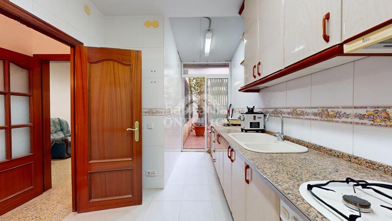 Foto 180e539d-b1d6-404c-aea7-caa37a2b889c. Edificio in carrer de llovera 26 in Centre Reus