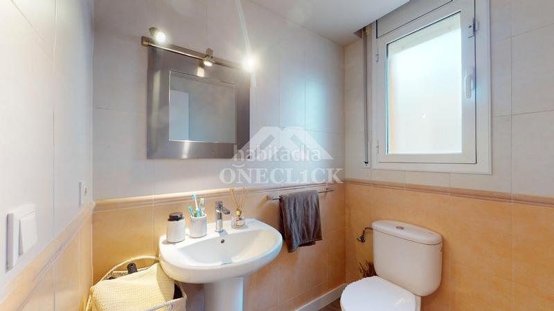 Foto 021603f2-2168-4708-bac7-f244b5f09b52. Casa pareada en carrer la roca 7 chalet pareado en vilafortuny en Cambrils
