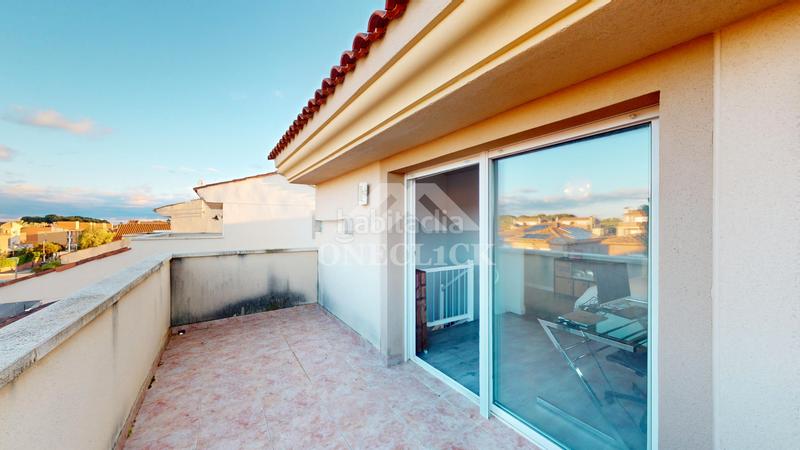 Foto 90c3c0a6-ee78-4657-bbda-2a3d87c8e825. Casa pareada en carrer la roca 7 chalet pareado en vilafortuny en Cambrils