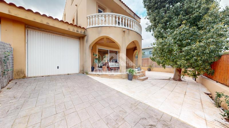 Foto 9fb0f986-d694-44f7-a515-4d0c149816a5. Casa pareada en carrer la roca 7 chalet pareado en vilafortuny en Cambrils