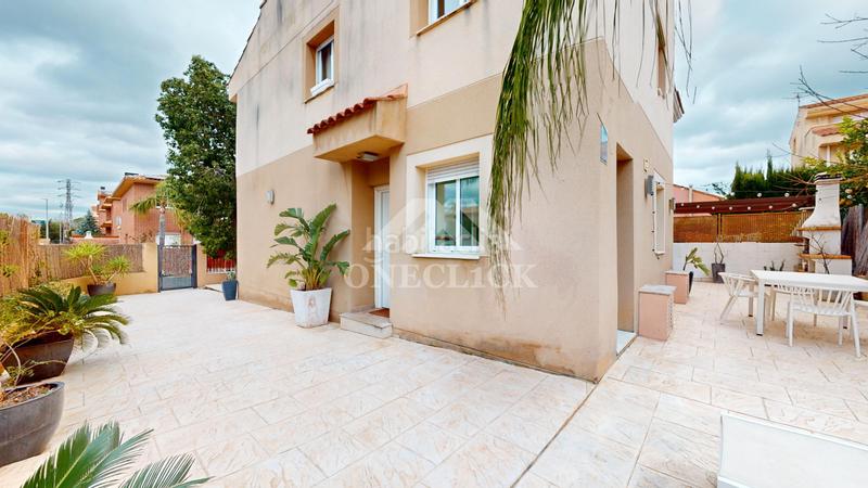 Foto b4b8e823-a242-4473-afea-5f33743ee0dd. Casa pareada en carrer la roca 7 chalet pareado en vilafortuny en Cambrils