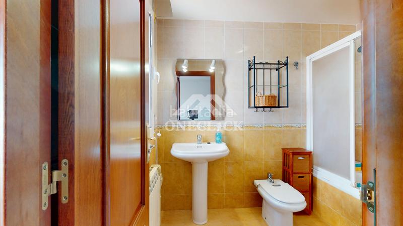 Foto 247d23b3-ae53-4ae4-9307-e363cbe0f4da. Casa aparellada a carrer c 13 a Platja de Mont-roig Mont-roig del Camp