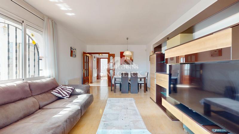 Foto 30a14cee-4518-4990-a3d8-fb90122ee32a. Casa aparellada a carrer c 13 a Platja de Mont-roig Mont-roig del Camp