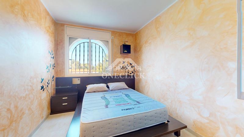 Foto 929c8435-9e47-4542-b084-f2eec81e6949. Casa aparellada a carrer c 13 a Platja de Mont-roig Mont-roig del Camp