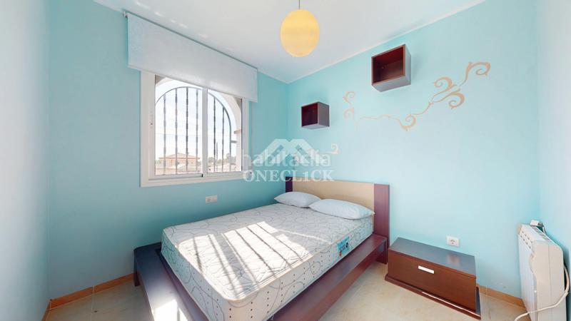 Foto ba511614-7b91-4f8f-a83f-7ed4bb13b058. Casa aparellada a carrer c 13 a Platja de Mont-roig Mont-roig del Camp