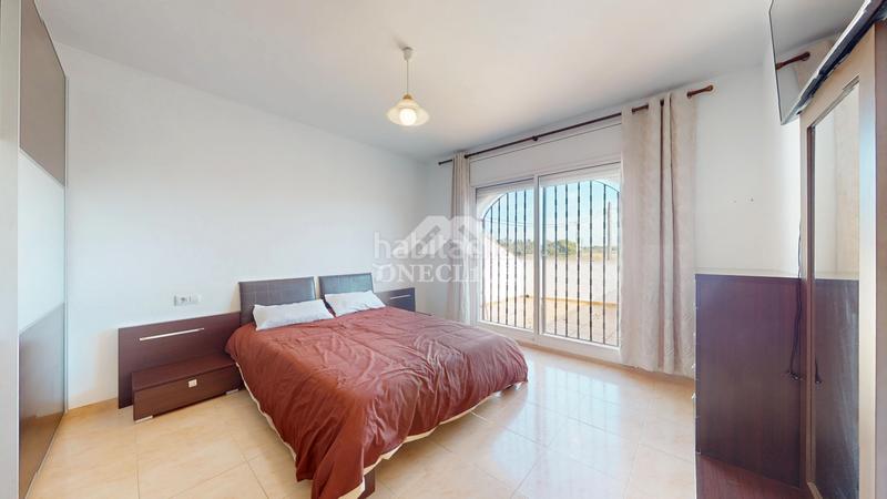 Foto d46e7c55-3132-4ce8-aa8b-98f4578c8477. Casa aparellada a carrer c 13 a Platja de Mont-roig Mont-roig del Camp