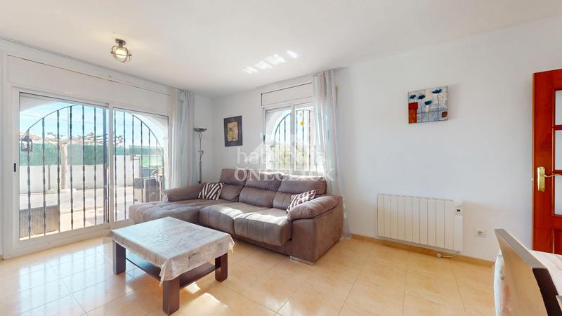 Foto e6d3aaa4-256e-4a99-b8c7-459aefe7e9dd. Casa aparellada a carrer c 13 a Platja de Mont-roig Mont-roig del Camp