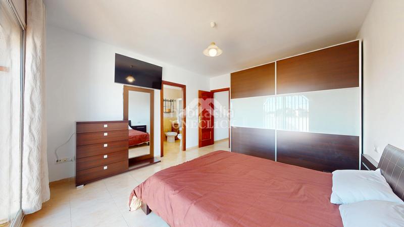 Foto efd34617-b1f9-480d-ad05-b6e2900bcb9f. Casa aparellada a carrer c 13 a Platja de Mont-roig Mont-roig del Camp