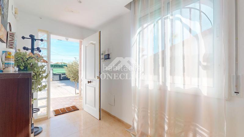 Foto f958b94a-a015-4e43-9503-1f823fc6bc3b. Casa aparellada a carrer c 13 a Platja de Mont-roig Mont-roig del Camp