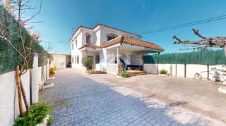 Doppelhaus in Carrer c 13. Casa pareada en mainou