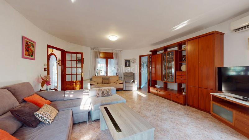 Foto 1ab95d0d-e78d-4a21-952d-7dfbb1ef4b5b. Chalet  independiente en el centro de miami playa en Miami Platja