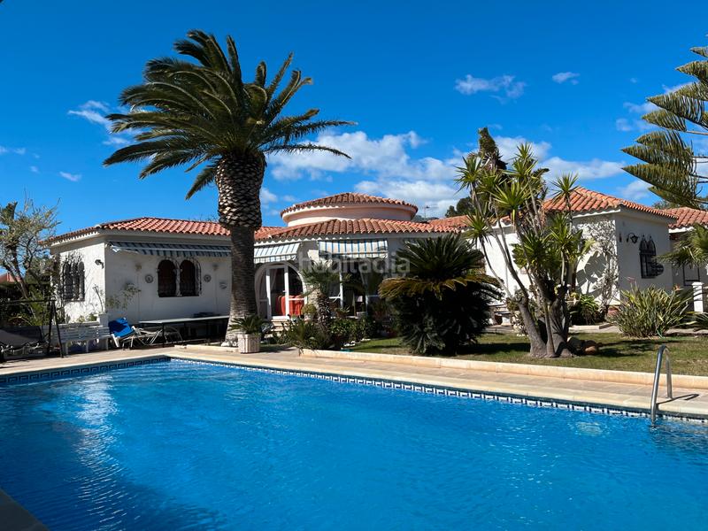 Foto 4a7ec11f-8bcf-45b5-8c13-49c0a396cc08. Chalet  independiente en el centro de miami playa en Miami Platja