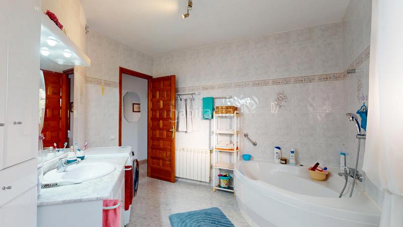 Foto ea2eb1d7-e04f-463f-adec-1f94842a4b88. Chalet  independiente en el centro de miami playa en Miami Platja