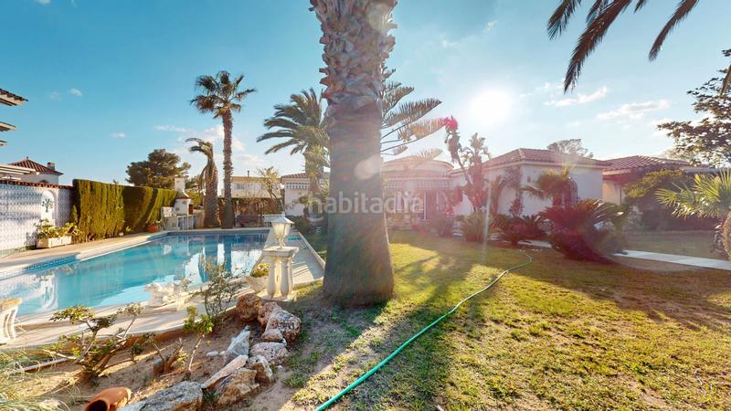 Foto f1cbc275-062d-4f9c-8fef-bb3a0101acc7. Chalet  independiente en el centro de miami playa en Miami Platja