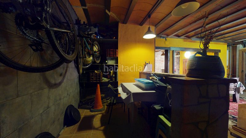 Foto 0f59ba87-501c-4694-ba18-4490c2849b73. Piso en carrer sant llorenç 9 edificio en el centro en Prades