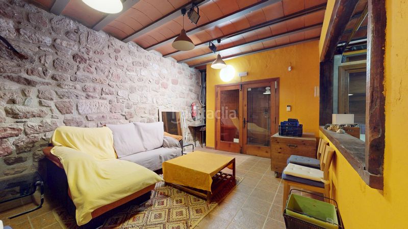 Foto 225b3f10-ccc9-4f02-9908-25800dbd1c01. Piso en carrer sant llorenç 9 edificio en el centro en Prades