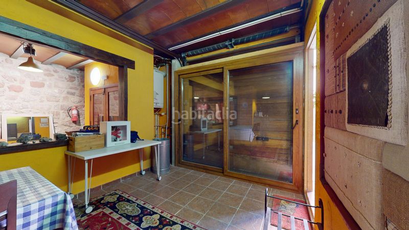 Foto 2ec538a4-0efe-48ef-9344-f3121127e278. Piso en carrer sant llorenç 9 edificio en el centro en Prades