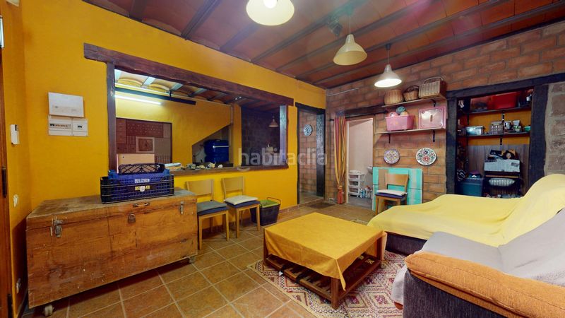 Foto 598363bc-3101-4972-a4a9-e7e94185cce9. Piso en carrer sant llorenç 9 edificio en el centro en Prades