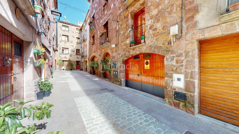 Foto a001d985-9cab-41b7-ab6f-1b687b03fe7b. Piso en carrer sant llorenç 9 edificio en el centro en Prades