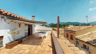 Appartement  Carrer nou del pont. Ático con terraza en el centro de prades