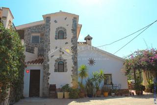 Chalet à Torrox Pueblo. Magnífica propiedad en venta en torrox campo