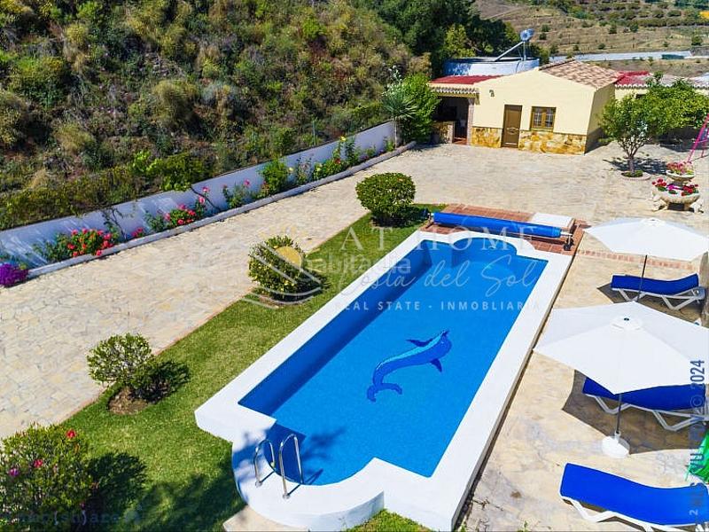 Foto 4f97728e-1f81-495a-9cf9-8eef31a4a64d. Xalet amb aparcament piscina a Centro Nerja