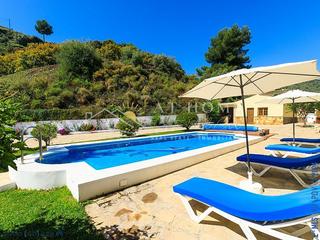 Xalet a Centro. Fantástica villa de 4 dormitorios sobre punta lara en nerja