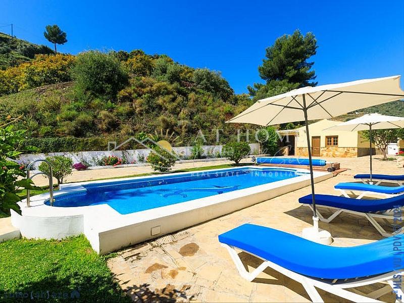 Foto b3c84d7e-b669-4ad2-a097-84181d1eddab. Xalet amb aparcament piscina a Centro Nerja