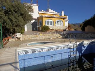 Xalet a Centro. Villa 4 dormitorios piscina parking barbacoa lavadero la imaroga