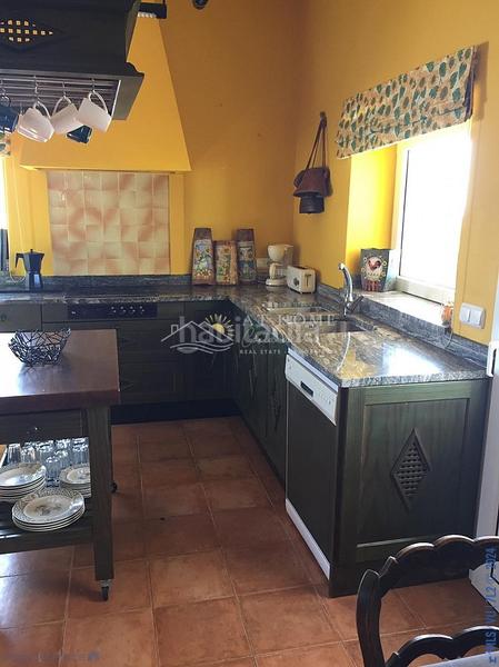 Foto a8172f9f-6534-4e96-9996-ead83dcc3700. Casa amb aparcament a Torrox pueblo Torrox