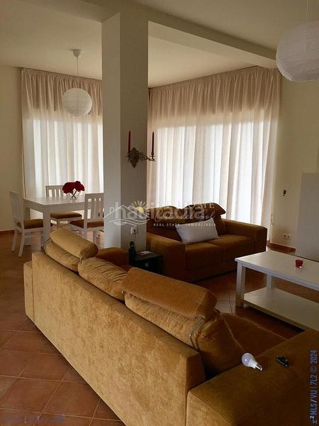Foto ab83e716-36ee-4870-bdd2-f359395df6a9. Casa amb aparcament a Torrox pueblo Torrox