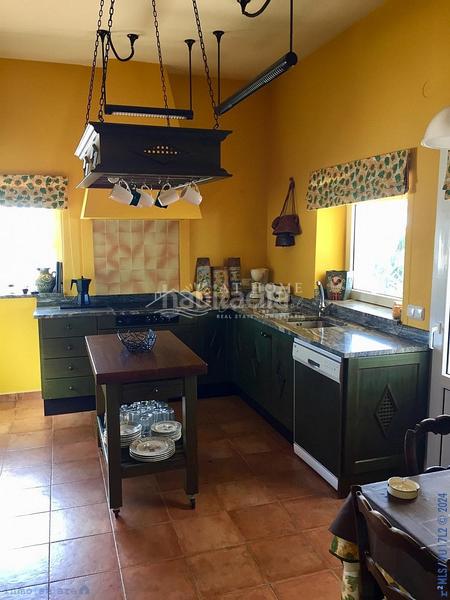 Foto cc8c05b8-8c43-45fe-a973-ff4f52a9c4c7. Casa amb aparcament a Torrox pueblo Torrox