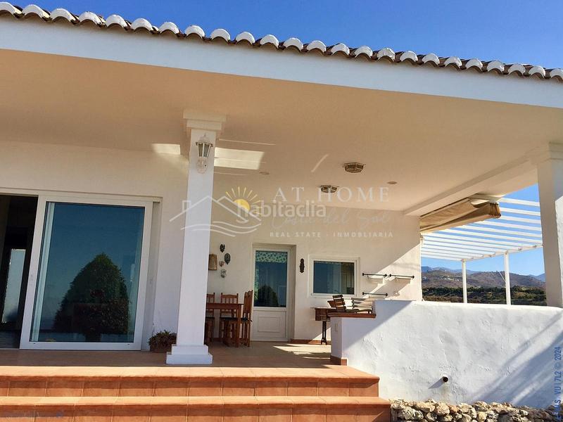 Foto d9973a31-87f2-4698-8d78-d053cb0a6da7. Casa amb aparcament a Torrox pueblo Torrox