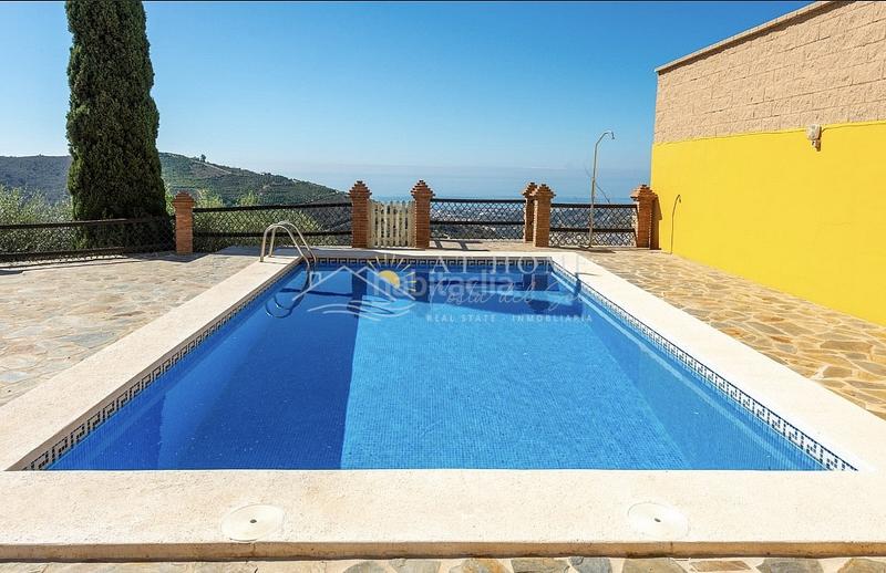Foto e0fa9f2d-19fe-4be1-b8c8-0d028b892ae0. Location maison avec chauffage parking piscine dans Torrox