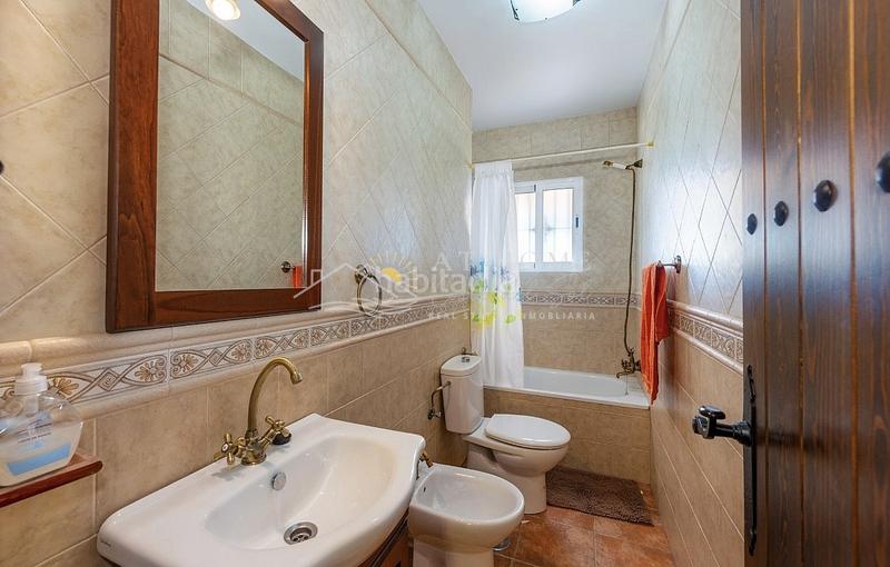 Foto 5365efe8-6da1-4307-8dfc-6f4dcd46104b. Rent house with heating parking pool in Torrox pueblo Torrox