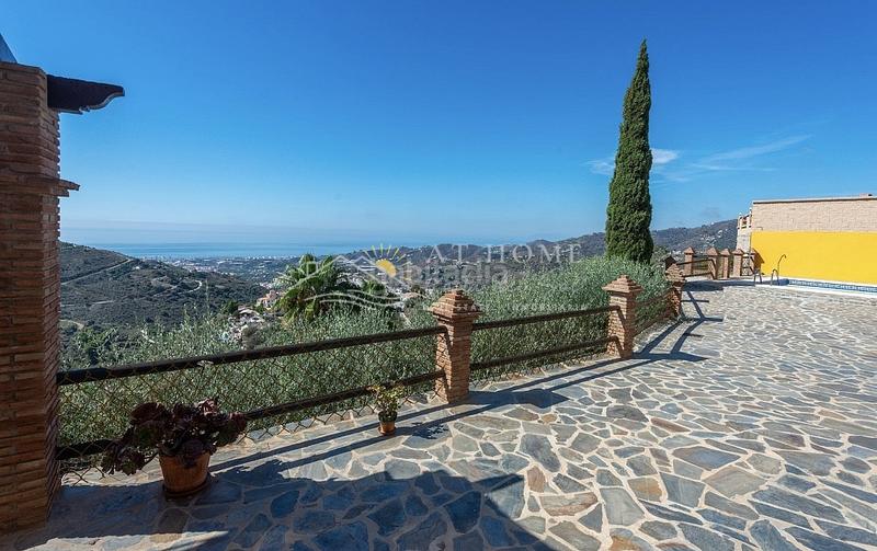 Foto 6d3b633b-9e03-4d30-9ece-5ba06b47182f. Rent house with heating parking pool in Torrox pueblo Torrox