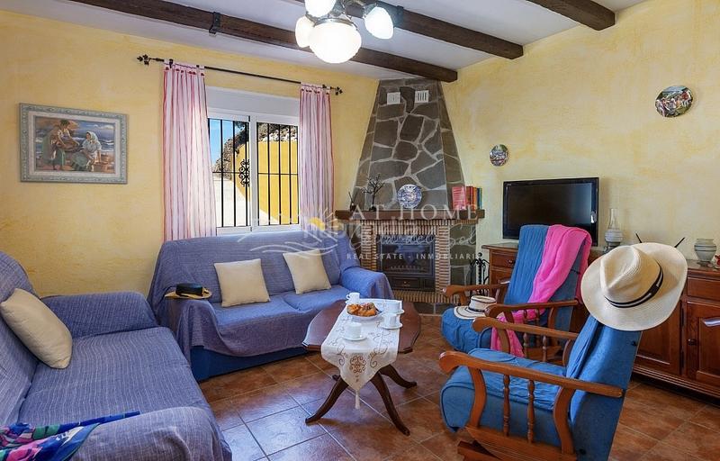 Foto 9dc3e8d0-0c68-4bd5-8cfe-283213db264d. Rent house with heating parking pool in Torrox pueblo Torrox