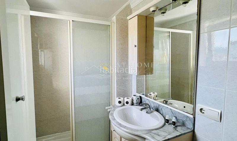 Foto 8128e1ed-151e-465e-a2d9-4805a0bf3459. Lloguer apartament amb piscina a El Peñoncillo Torrox