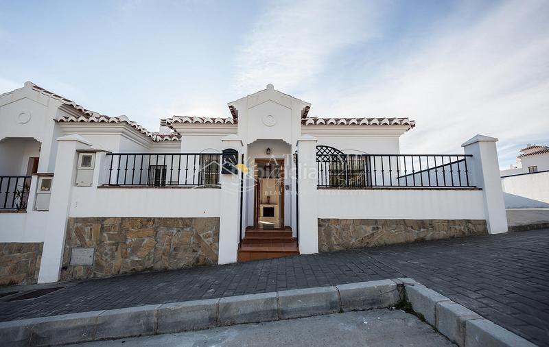 Foto 1f8964bc-5bc6-40a5-9647-bda47dd0323b. Miete chalet mit parking pool in Frigiliana