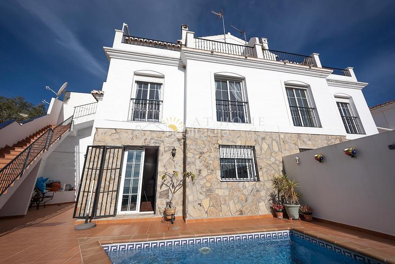 Foto 27bef896-4d05-475c-94f4-36bc155c963d. Miete chalet mit parking pool in Frigiliana
