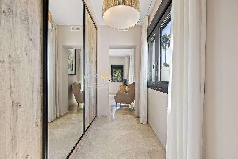 Foto 525c9db0-bc8a-4b38-8e06-62dc6afda22a. Casa con parcheggio piscina in Benahavís pueblo Benahavís