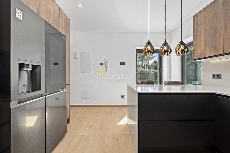 Foto 759d9296-79e2-4c43-b182-e45ca3dc15ab. Casa con parcheggio piscina in Benahavís pueblo Benahavís