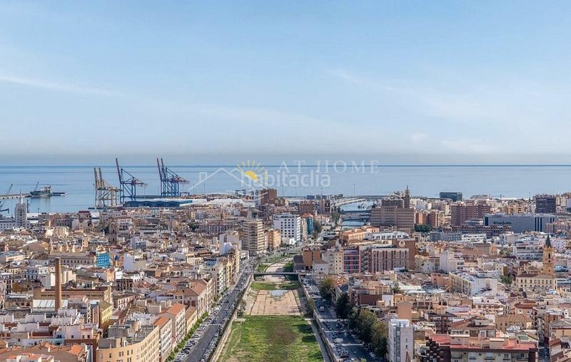 Foto a5ab3a6c-f674-4337-b21b-85fa5943b07f. Appartement mit parking pool in Centro Histórico Málaga