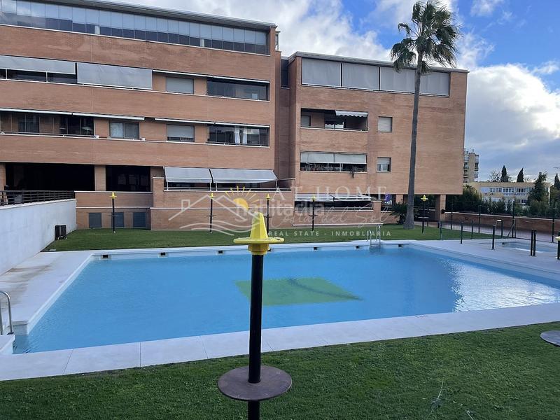 Foto 953ab2f3-a169-478a-bbe1-1d11caeded39. Apartamento atico en El Pinillo Torremolinos