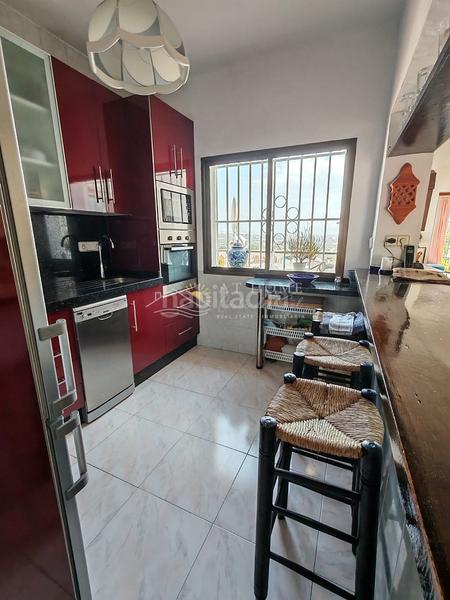 Foto bdc01658-005d-45a2-8fe4-c1e0e6b9dd8a. Casa amb aparcament piscina a Centro Nerja