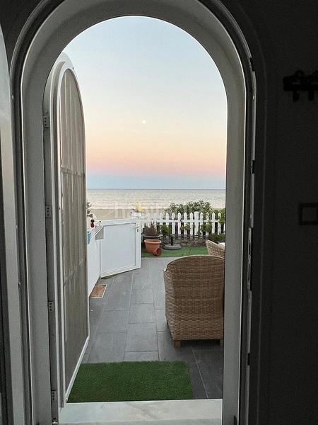 Foto 0b51bb21-e43e-4250-9276-bdff4eaf25ea. Casa  en primera linea de playa. en Roquetas pueblo Roquetas de Mar