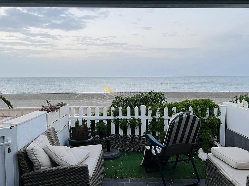 Foto 489872f4-ec11-41d7-9c9c-025638dfc23a. Casa  en primera linea de playa. en Roquetas pueblo Roquetas de Mar